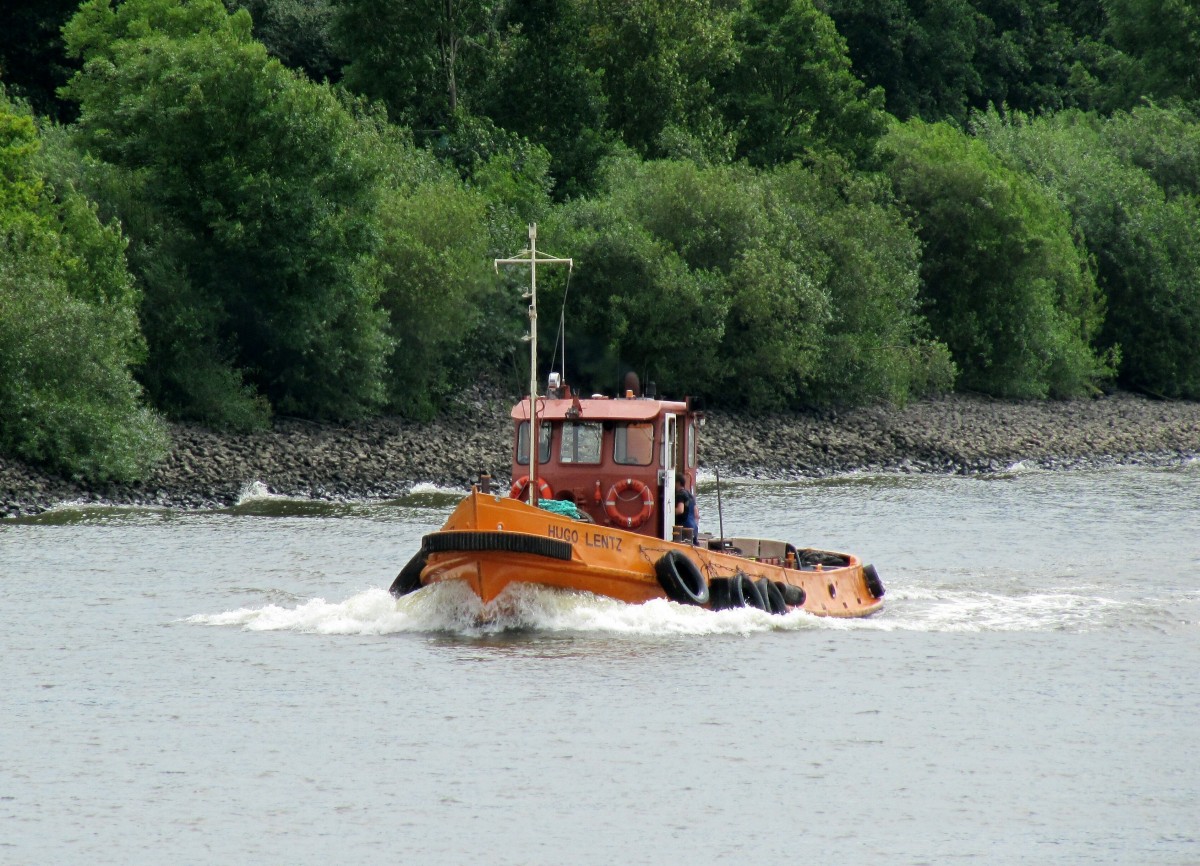 Schlepper Hugo Lentz am 03.07.2014 auf der Elbe im Hafen HH auf Bergfahrt.