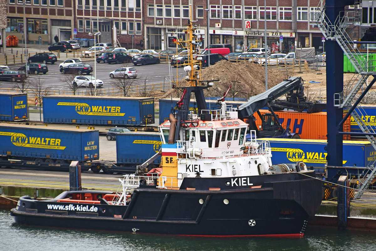 Schlepper KIEL der Schlepp- und Fährgesellschaft Kiel mbH (SFK) im Hafen von Kiel. Aufnahme vom 10.02.2016