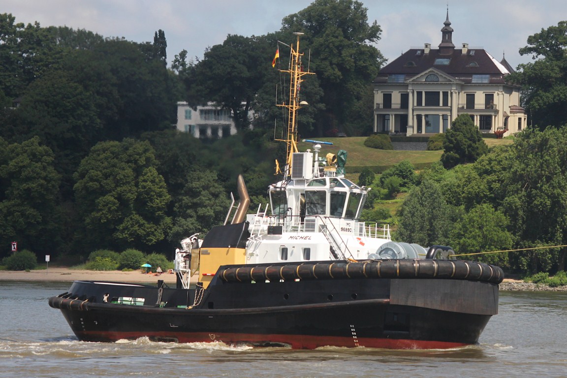 Schlepper MICHEL (IMO 9689081); Datum: 10.07.2026; Aufnahmeort: Elbe/Hafen Hamburg, Deutschland.