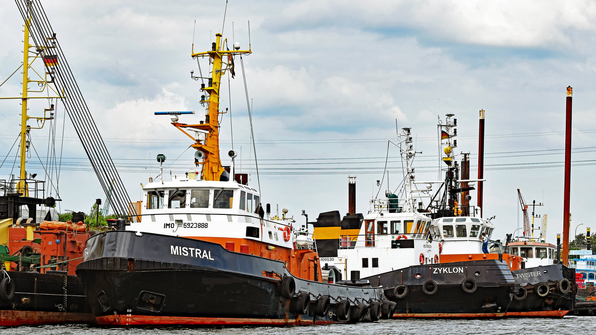 Schlepper MISTRAL (IMO 6923888)am 27.05.2019 in Hamburg