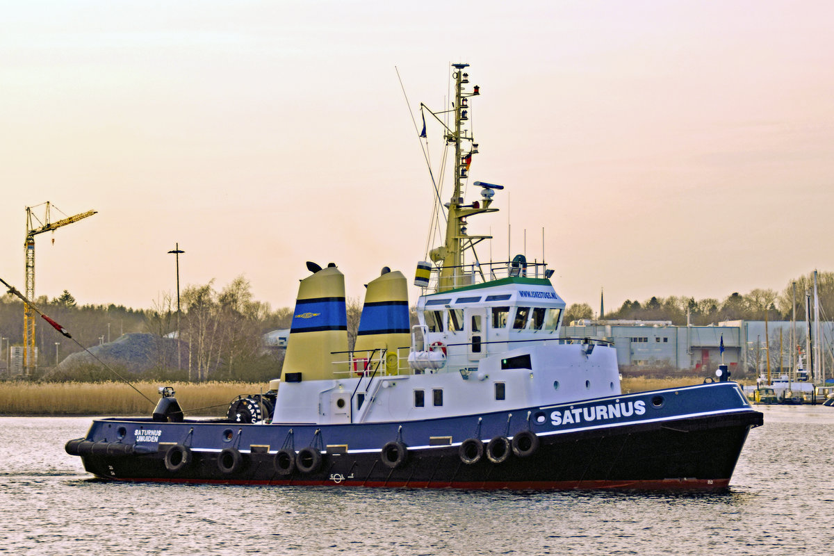 Schlepper SATURNUS am 25.02.2021 auf der Trave bei Lübeck