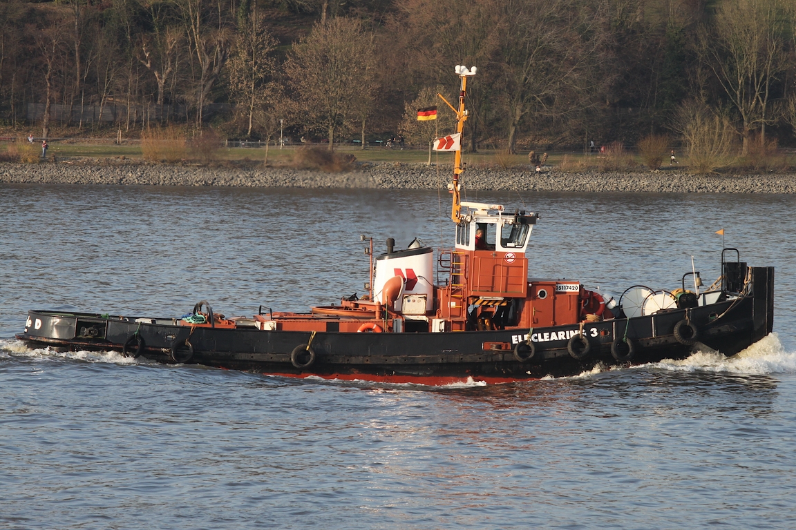Schlepper und  Schuber ELBCLEARING 3 (MMSI 211279690); Datum: 09.03.2026; Aufnahmeort: Elbe/Hafen Hamburg, Deutschland.