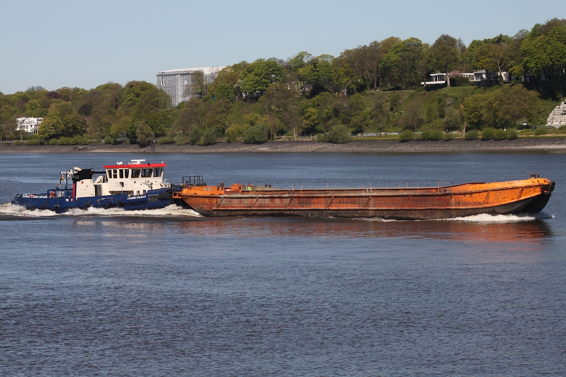 Schlepper und Schuber JOHANNES DALMANN (ENI 04812300) ; Eigner/Betreiber: HPA; Datum: 29.04.2026; Aufnahmeort: Elbe/Hafen Hamburg, Deutschland.
