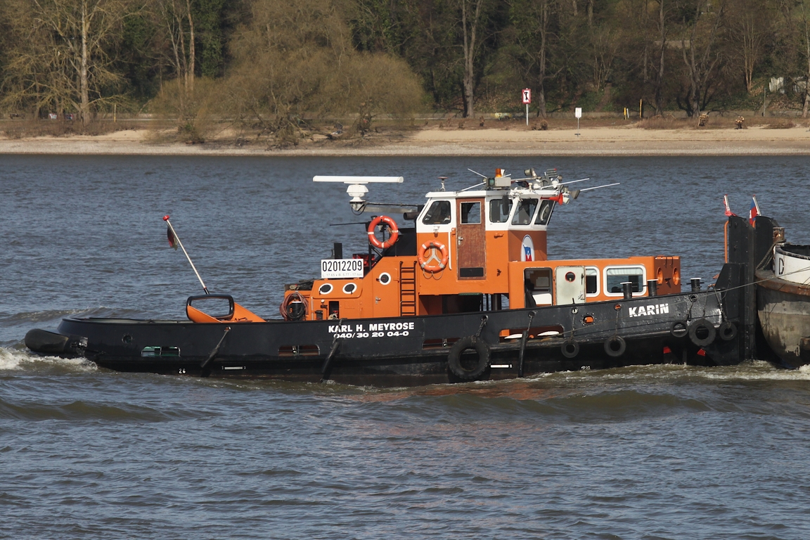 Schlepper und Schuber KARIN (ENI 02012209); Eigner/Betreiber: Meyrose; Datum: 12.03.2026; Aufnahmeort: Elbe/Hafen Hamburg, Deutschland.
