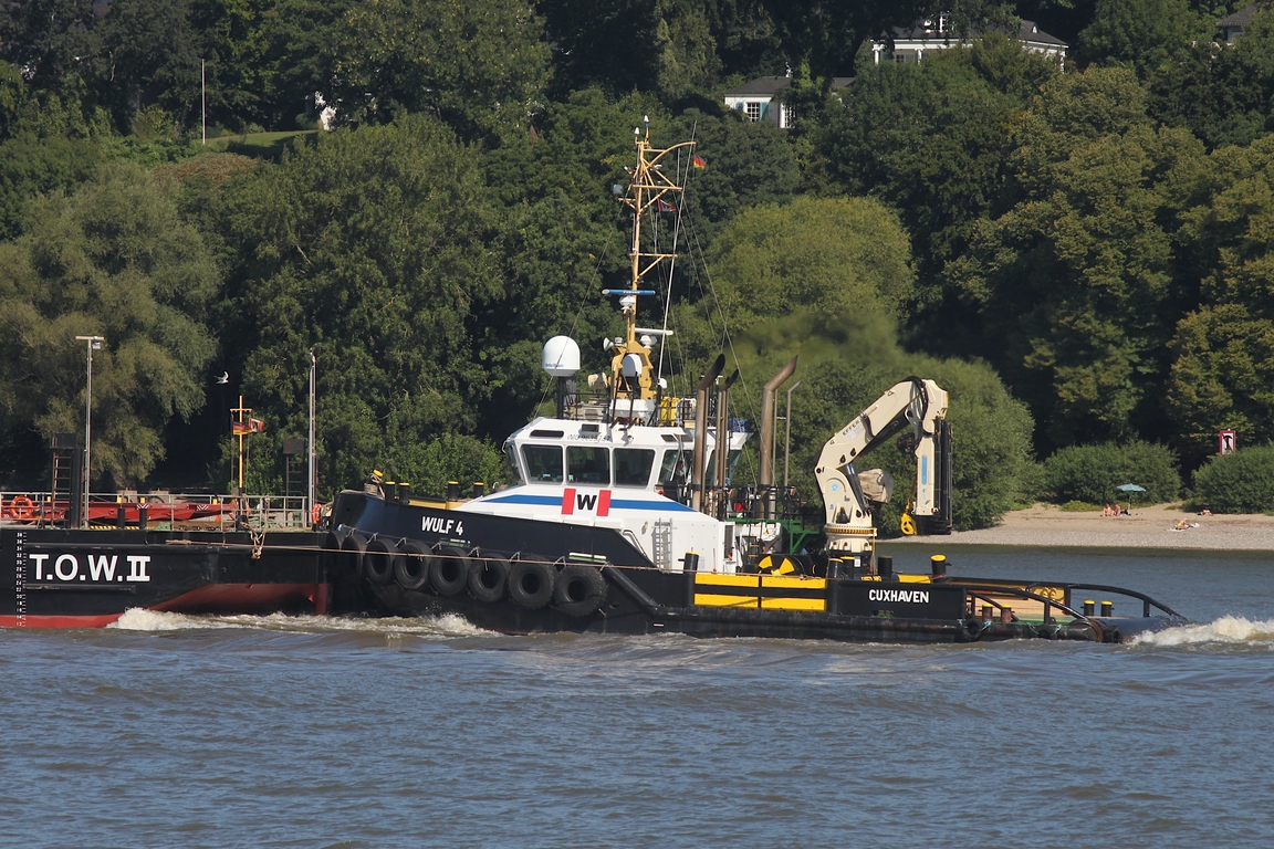 Schlepper und Schuber WULF 4 (IMO 9639737); Datum: 19.08.2025; Aufnahmeort: Elbe/Hafen Hamburg, Deutschland.