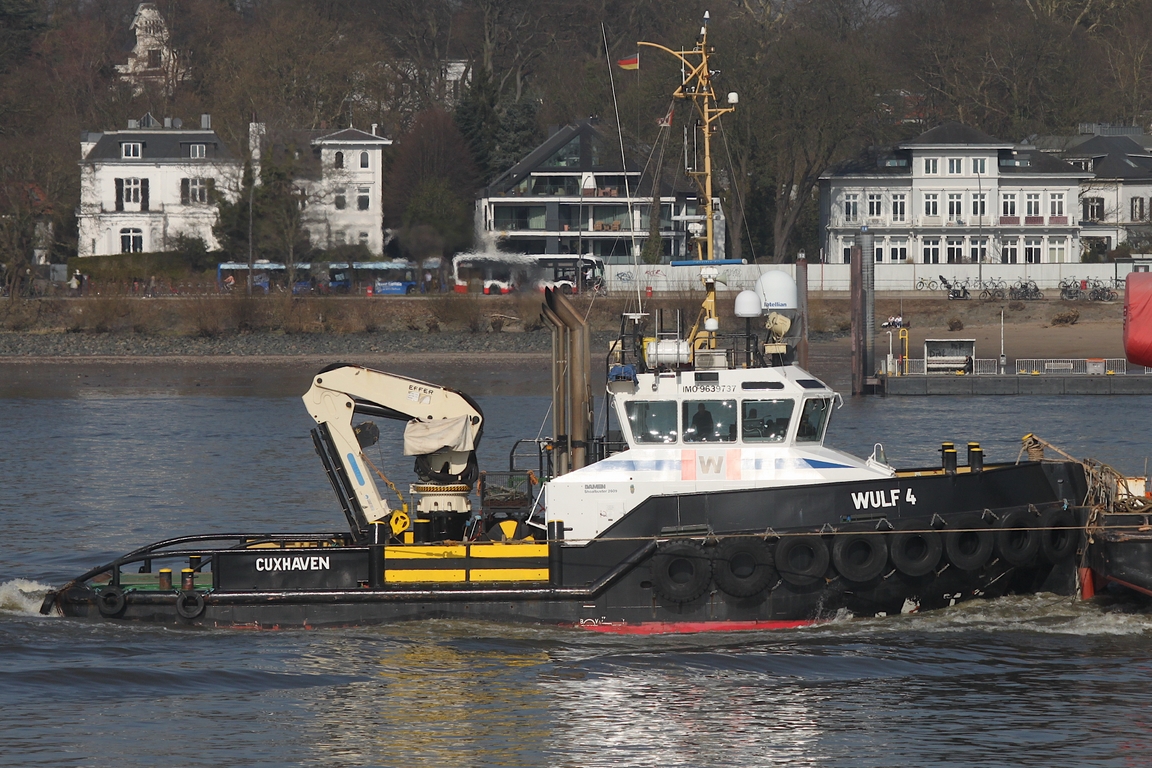 Schlepper und Schuber WULF 4 (IMO 9639737); Datum: 09.03.2026; Aufnahmeort: Elbe/Hafen Hamburg, Deutschland.