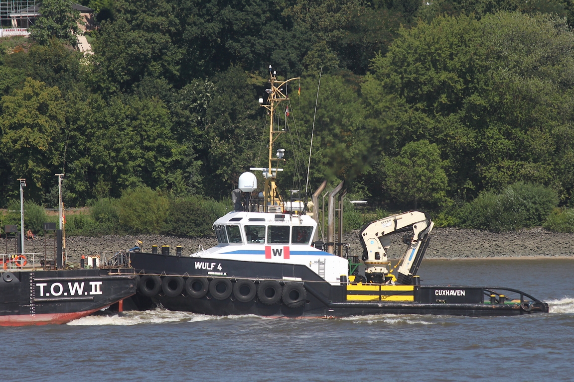 Schlepper und Schuber WULF 4 (IMO 9639737); Datum: 13.08.2026; Aufnahmeort: Elbe/Hafen Hamburg, Deutschland.