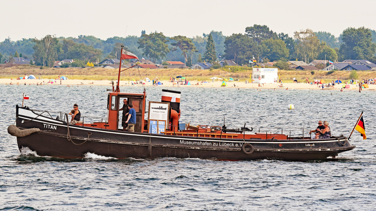 Schlepper TITAN, Baujahr 1910, am 22.7.2018 in der Ostsee vor Lübeck-Travemünde