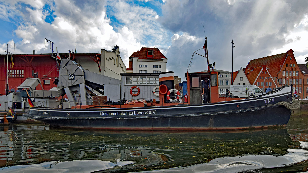 Schlepper TITAN, Baujahr 1910, am 8.9.2019 in Lübeck