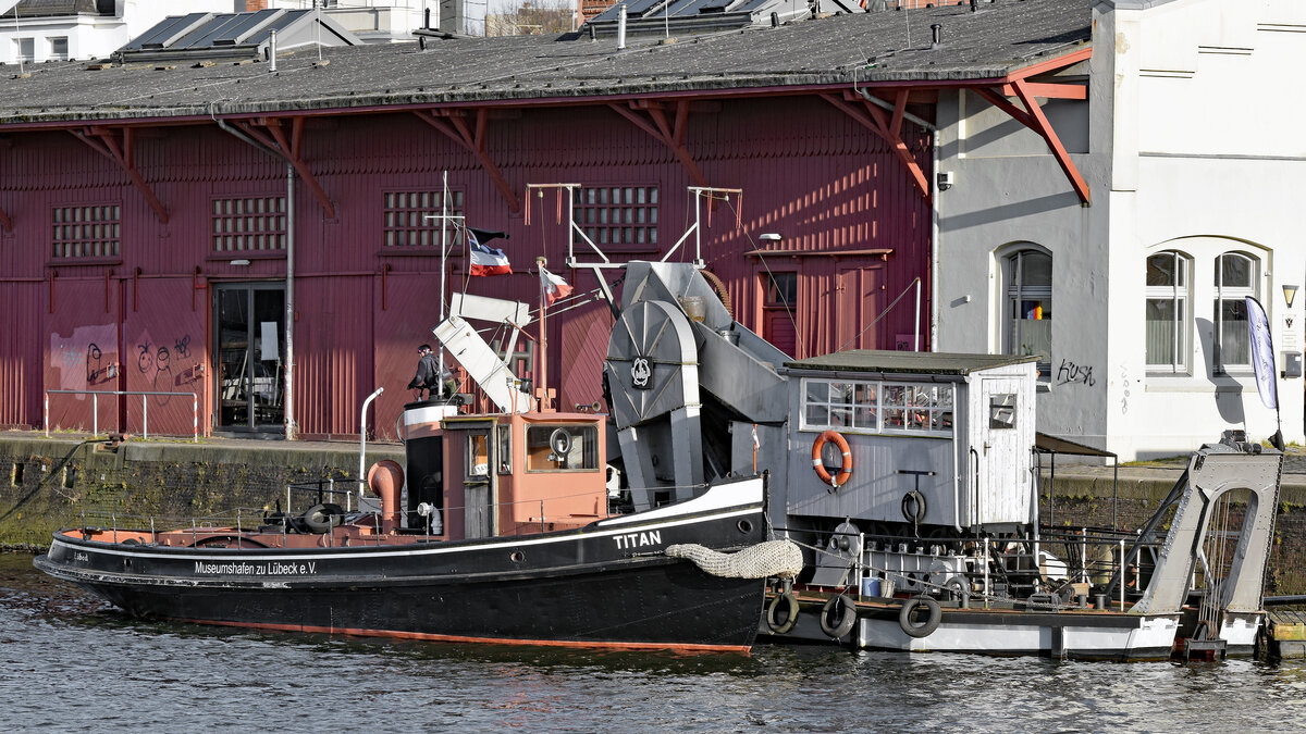 Schlepper TITAN, Baujahr 1910, am 19.03.2022 in Lübeck