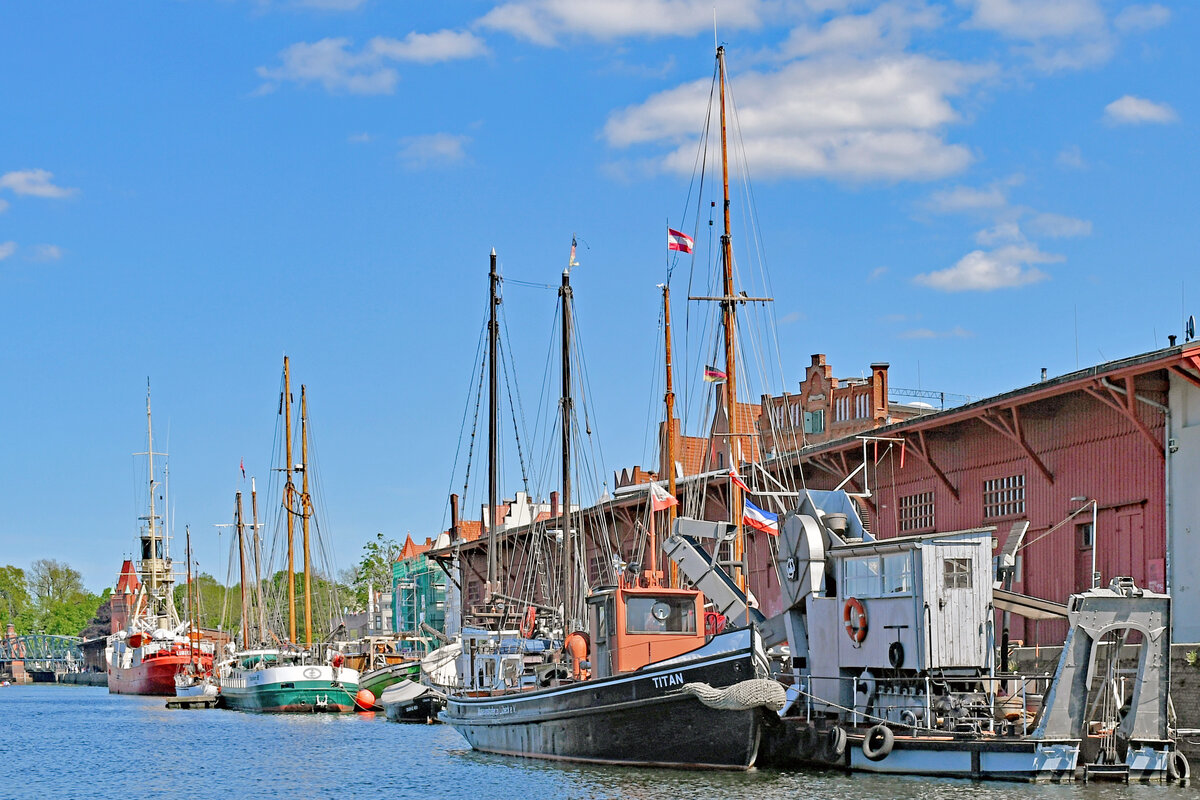 Schlepper TITAN, Baujahr 1910, am 15.05.2022 in Lübeck