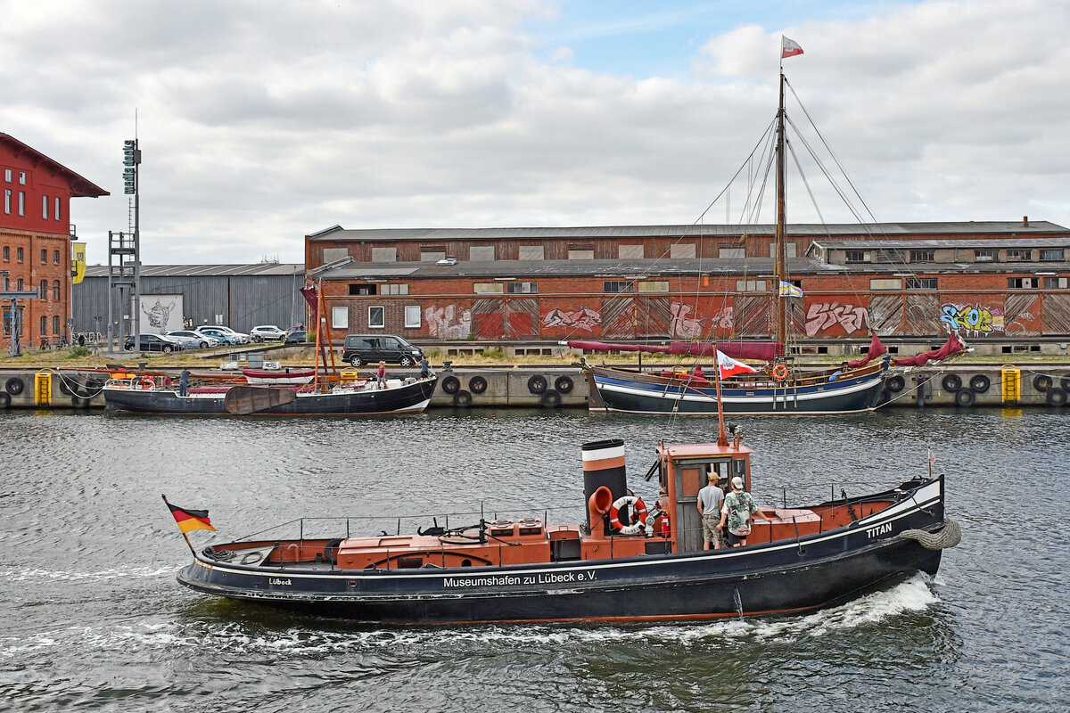 Schlepper TITAN, Baujahr 1910, am 22.07.2022 in Lübeck