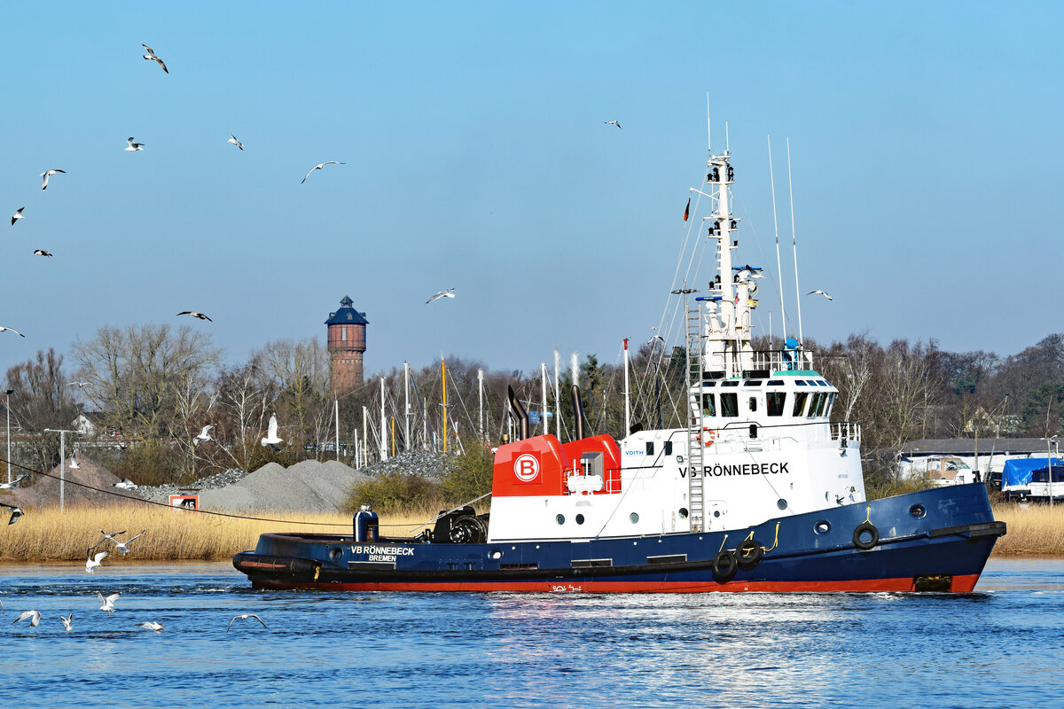 Schlepper /Tug VB RÖNNEBECK (IMO 7612620)  am 10.03.2022 unweit Nordlandkai Lübeck