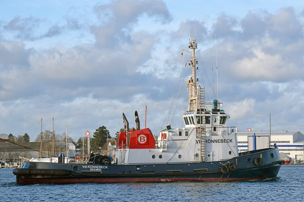 Schlepper /Tug VB RÖNNEBECK (IMO 7612620) am 01.01.2023 in Lübeck-Travemünde