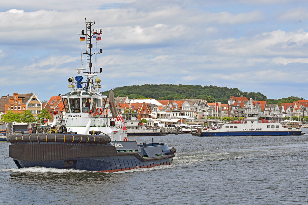 Schlepper VB ARGUS (IMO 9600762) am 18.06.2022 in Lübeck-Travemünde