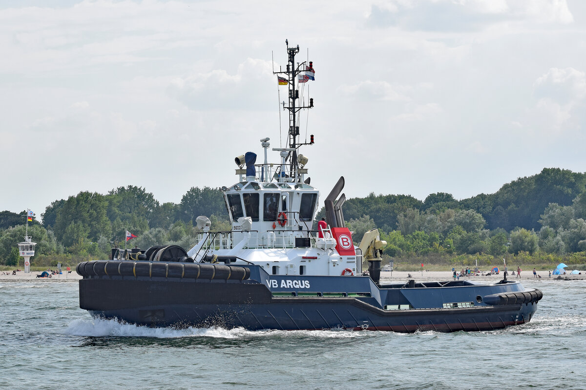 Schlepper VB ARGUS (IMO 9600762) am 14.08.2022 vor Lübeck-Travemünde