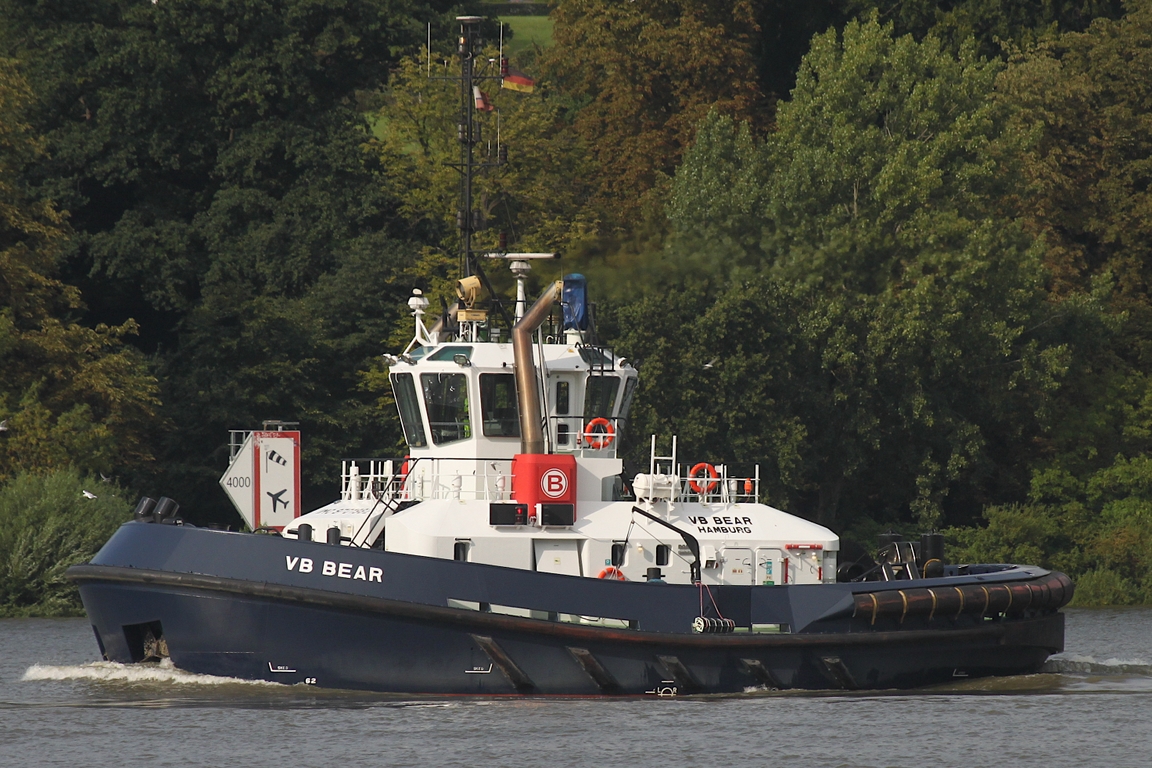 Schlepper VB BEAR (IMO 9701982); Eigner/Betreiber: Boluda/L&R; Datum: 08.08.2025; Aufnahmeort: Elbe/Hafen Hamburg, Deutschland.