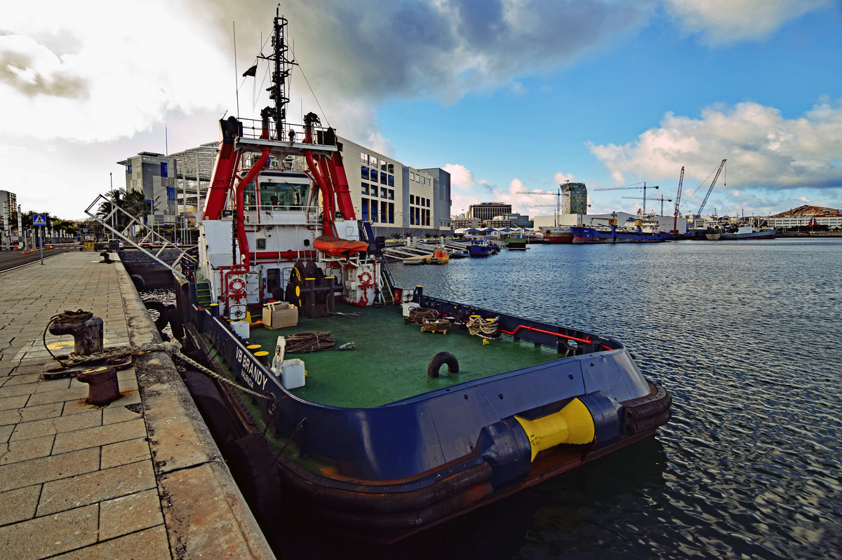 Schlepper VB BRANDY,registriert unter der IMO-Nummer 9204465 und MMSI 224285000, am 05.02.2017 im Hafen von Las Palmas de Gran Canaria