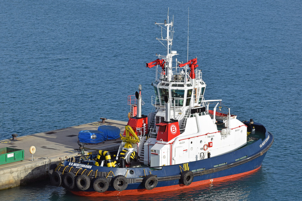 Schlepper V.B.MEDITERRANEO am 20.01.2018 im Hafen von Las Palmas de Gran Canaria