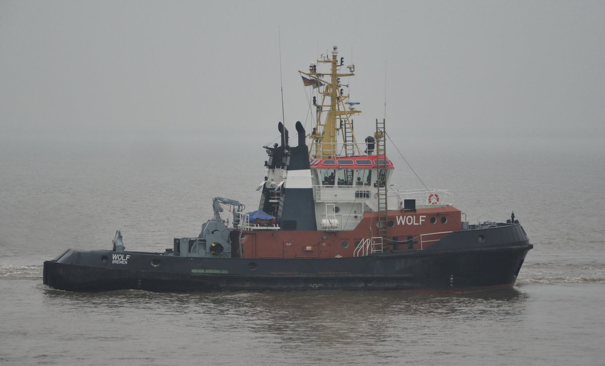 Schlepper Wolf / Bremen. Bei Brunsbttel auf der Elbe am 01.10.17.