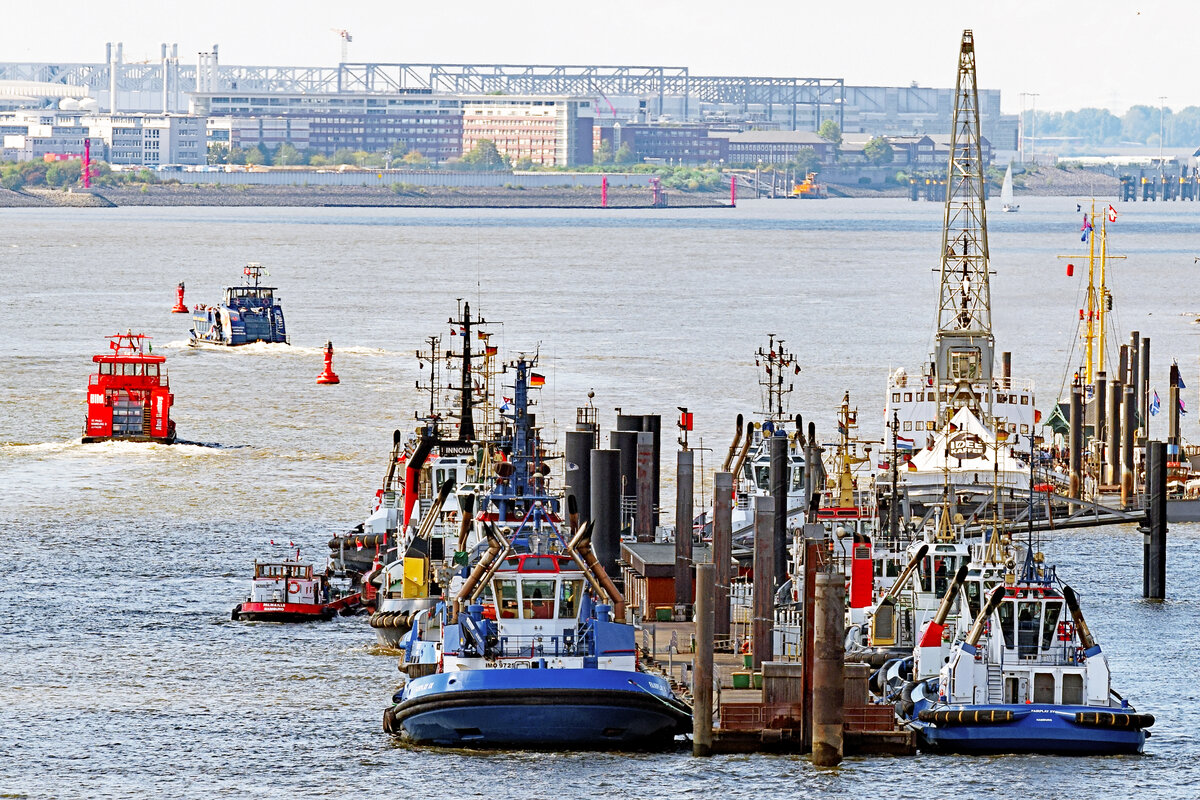 Schlepperponton Neumühlen im Hafen von Hamburg 02.09.2022