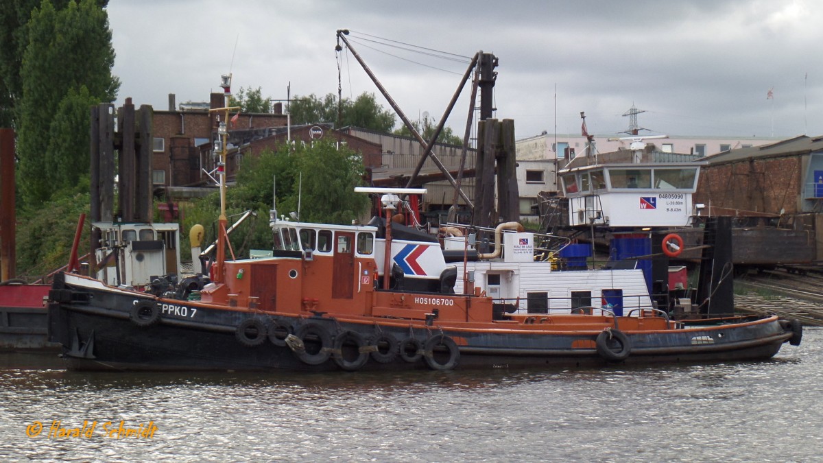 SCHLEPPKO 7 (ENI 05106700) am 20.6.2014, Hamburg, an der Werft von M.A. Flint im Reiherstieg / 
Ex-Namen: PARKHAFEN, 1944-1950, Schlesische Dampfer Compagnie - Berliner Lloyd AG  in Hamburg / 1950-1962, Howaldtswerke AG  / SÜD, 1962-1969 Max Sötje & Co  in Hamburg  / SCHLEPPKO 7, 1969-2005 Vereinigte Schleppkontor GmbH & Co KG, seit 2005, Meyrose Schleppkontor /

Schlepper / Lüa 22,1 m, B 6,11 m, Tg 2,4 m / 1 Deutz-Diesel, 441 kW, 600 PS, Pfahlzug ca. 7,5 t / 1944 bei SDC-BL, Zarkau/Glogau, / umgebaut von Dampf in MS 1962 bei  Pohl & Jozwiak , Hamburg /
