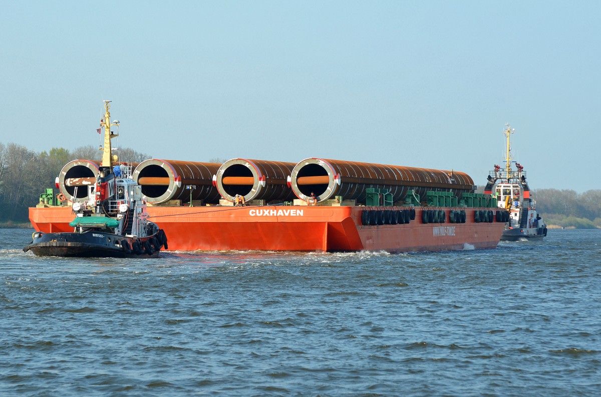 Schleppverband mit Schlepper Taucher O. Wulf 8 Flagge:Deutschland Länge:23.0m Breite:7.0m hinten bugsierend und Schlepper Wulf 7 IMO-Nummer:9183075 Flagge:Deutschland Länge:30.0m Breite:10.0m vorne schleppend aufgenommen am 20.04.14 bei Rade im Nord-Ostsee-Kanal.