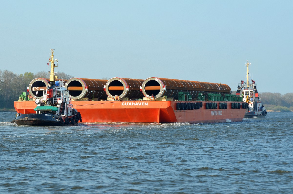 Schleppverband mit Schlepper Taucher O. Wulf 8 Flagge:Deutschland Länge:23.0m Breite:7.0m hinten bugsierend und Schlepper Wulf 7 IMO-Nummer:9183075 Flagge:Deutschland Länge:30.0m Breite:10.0m vorne schleppend aufgenommen am 20.04.14 bei Rade im Nord-Ostsee-Kanal.