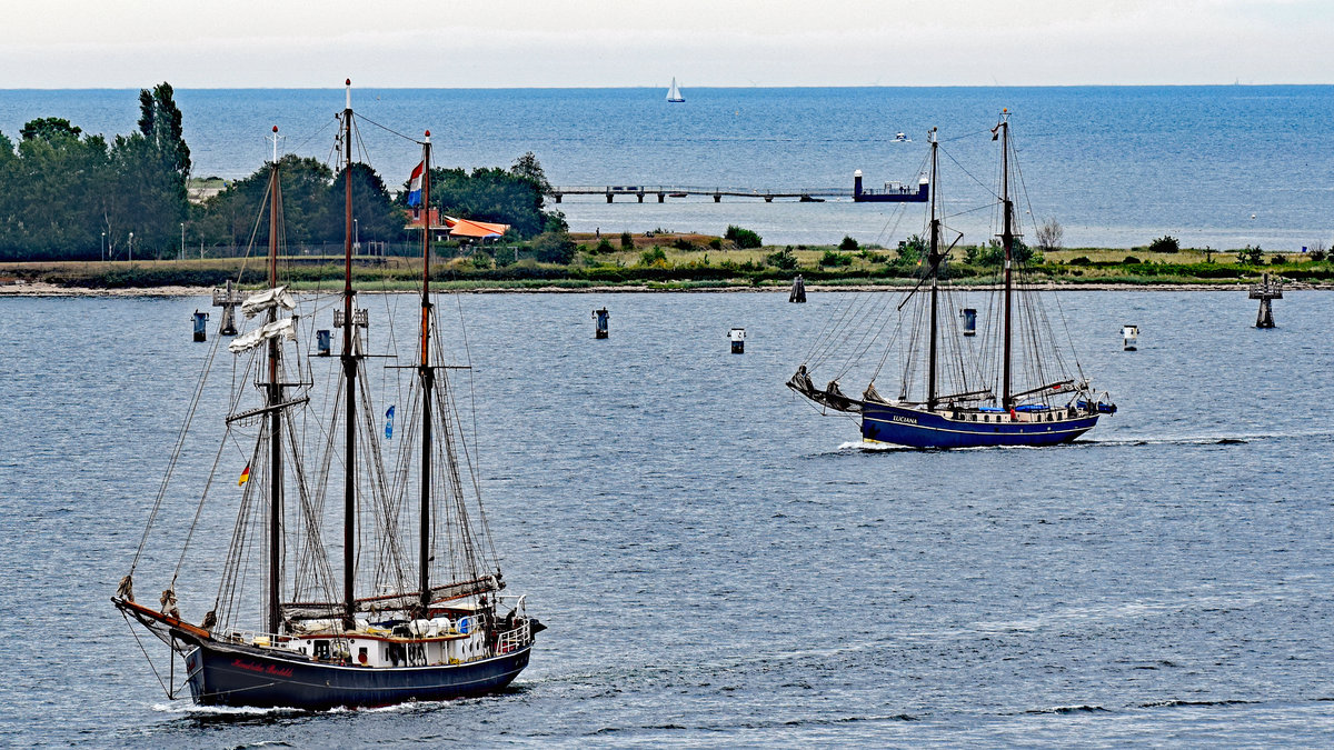 Schoner HENDRIKA BARTELDS und LUCIANA am 21.08.2020 in der Kieler Förde.
Im Jahr 1918 wurde die 49 Meter lange HENDRIKA BARTELDS in Vlaardingen/ Niederlande als Heringslogger gebaut.
Die LUCIANA, 39 Meter lang, wurde im Jahr 1916 als ehemaliger holländischer Heringslogger gebaut.