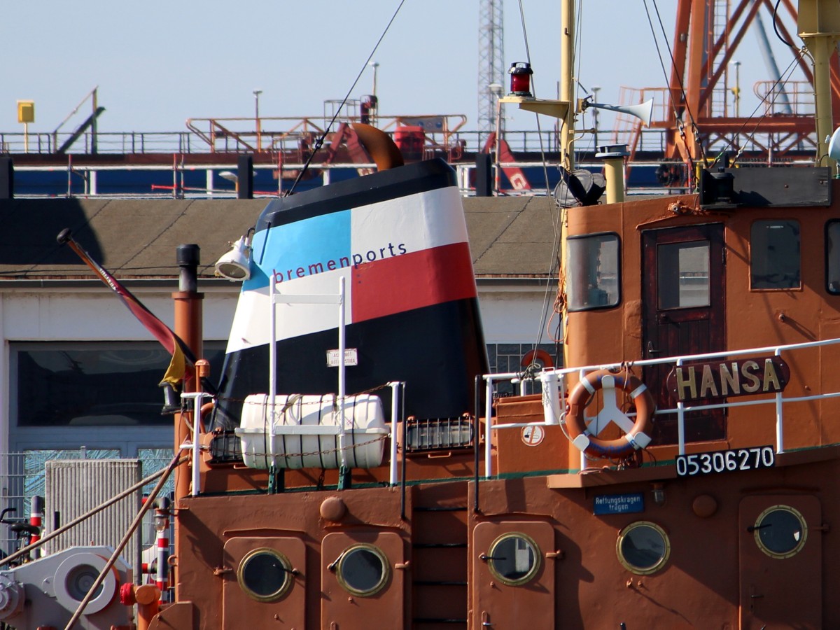 Schornsteinmarke Bremenports auf dem Schlepper Hansa am 20.03.2014.