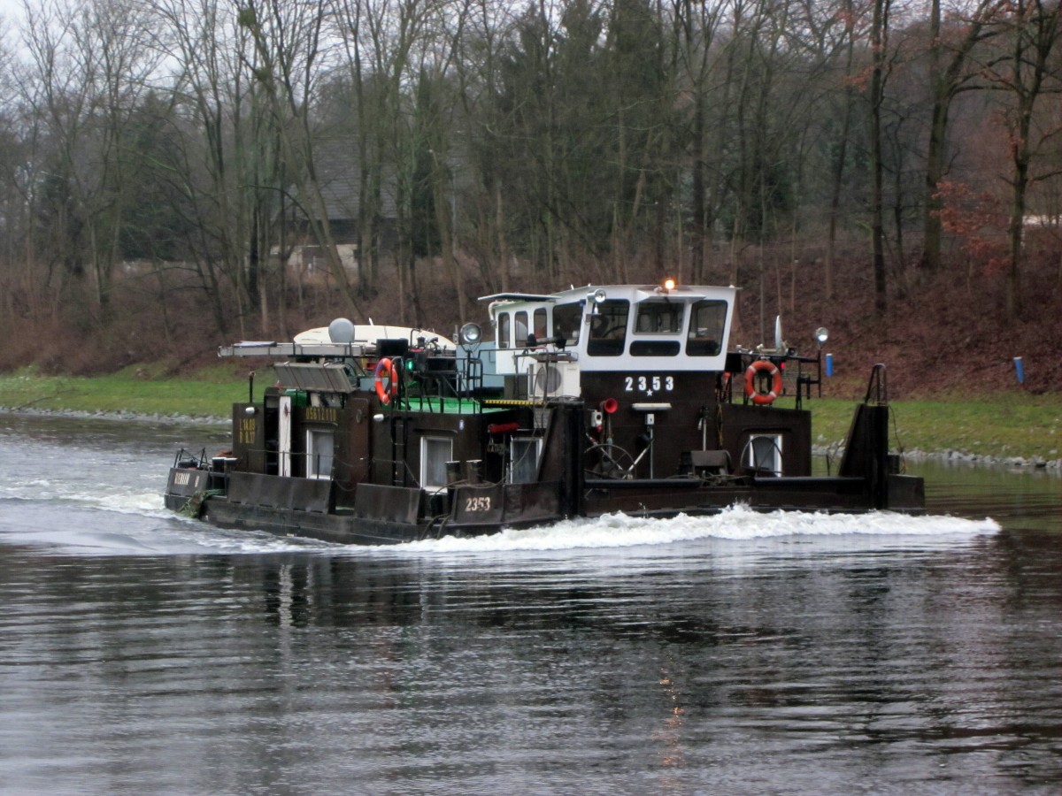 Schubboot 2353 (05612110 , 14,09 x 8,17m) am 30.01.2015 im Sacrow-Paretzer Kanal bei Nedlitz zu Tal.