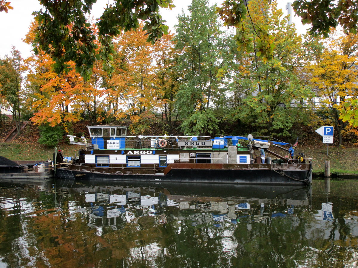 Schubboot  ARGO  (05608850 , 23,65 x 8,20m) lag am 21.10.2020 im Berlin-Spandauer-Schifffahrtskanal Höhe Kraftwerk Berlin-Moabit.