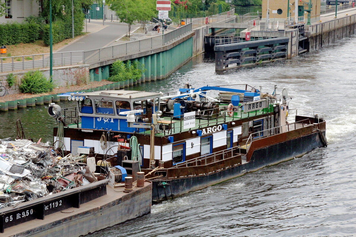 Schubboot  ARGO  (05608850 , 23,65 x 8,20m) am 29.06.2021 nach dem Verlassen der Schleuse Berlin-Spandau auf der  HAVEL  zu Tal.