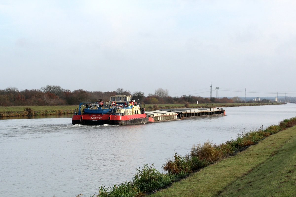 Schubboot Bizon-0-130 (08355133 , 21,15 x 8,24m) am 24.11.2016 auf dem Mittellandkanal Höhe Barleber See I Richtung Trogbrücke in Fahrt.