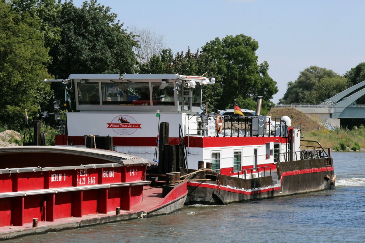 Schubboot CHRIS-THO (04031450 , 23,65 x 8,20m) am 17.08.2020 im SACROW-PARETZER-KANAL Höhe Marquardt auf Talfahrt.