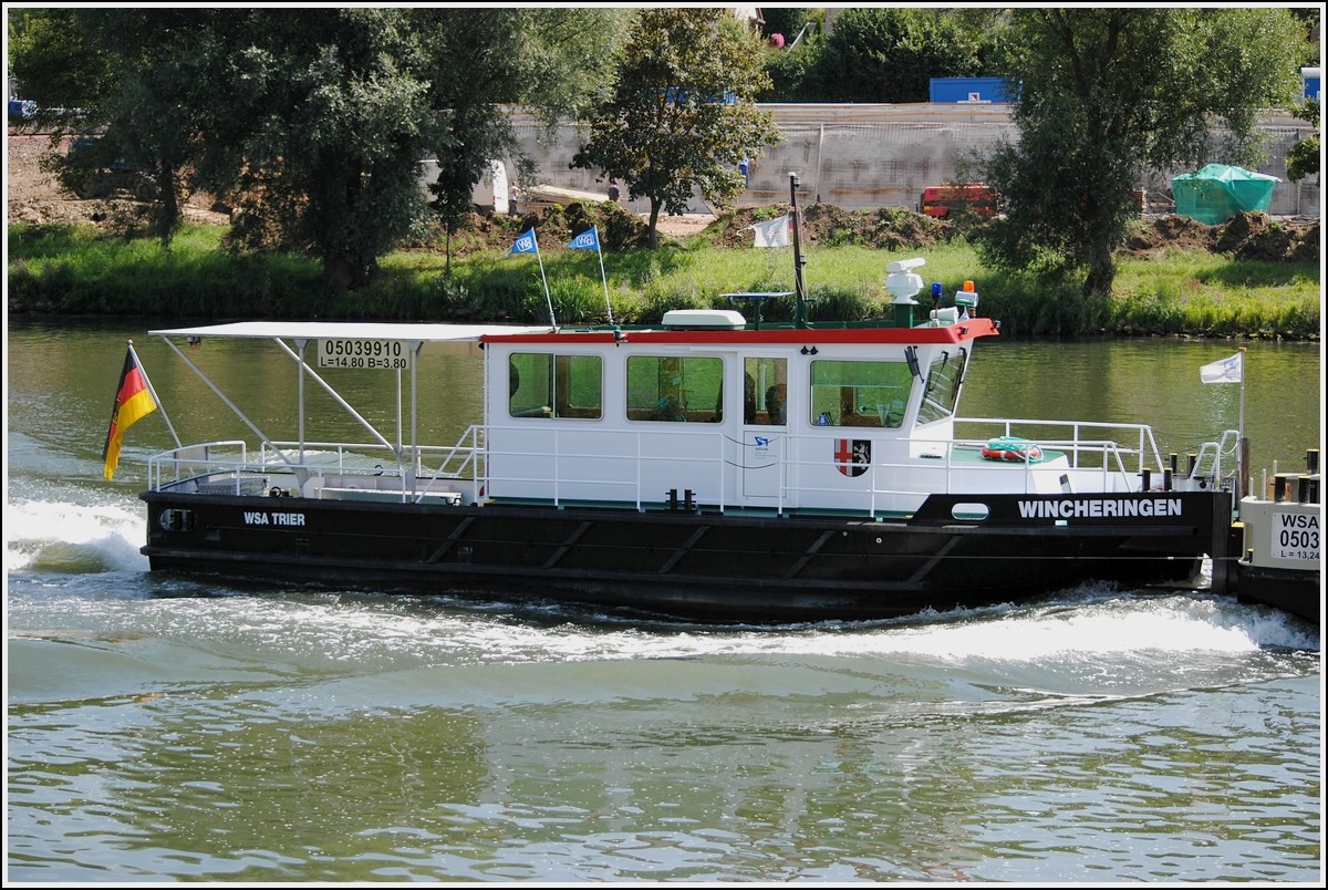 Schubboot des WSA Trier  WINCHERINGEN  ENI-Nr 050339910, gesehen nahe Grenmacher. 21.08.2013