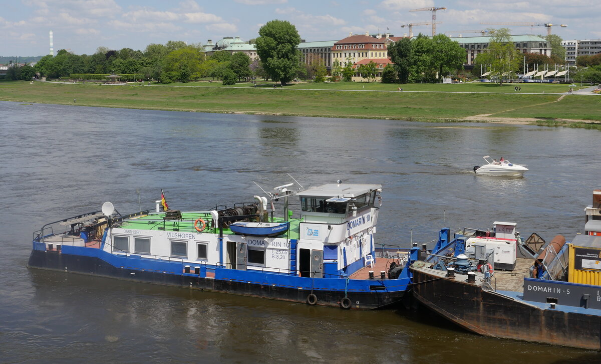 Schubboot DOMARIN 10,Vilshofen, ENI 05801390, ex SCH 2523, mit Leichter Domarin 5 auf der Elbe in Dresden; 31.05.2021
