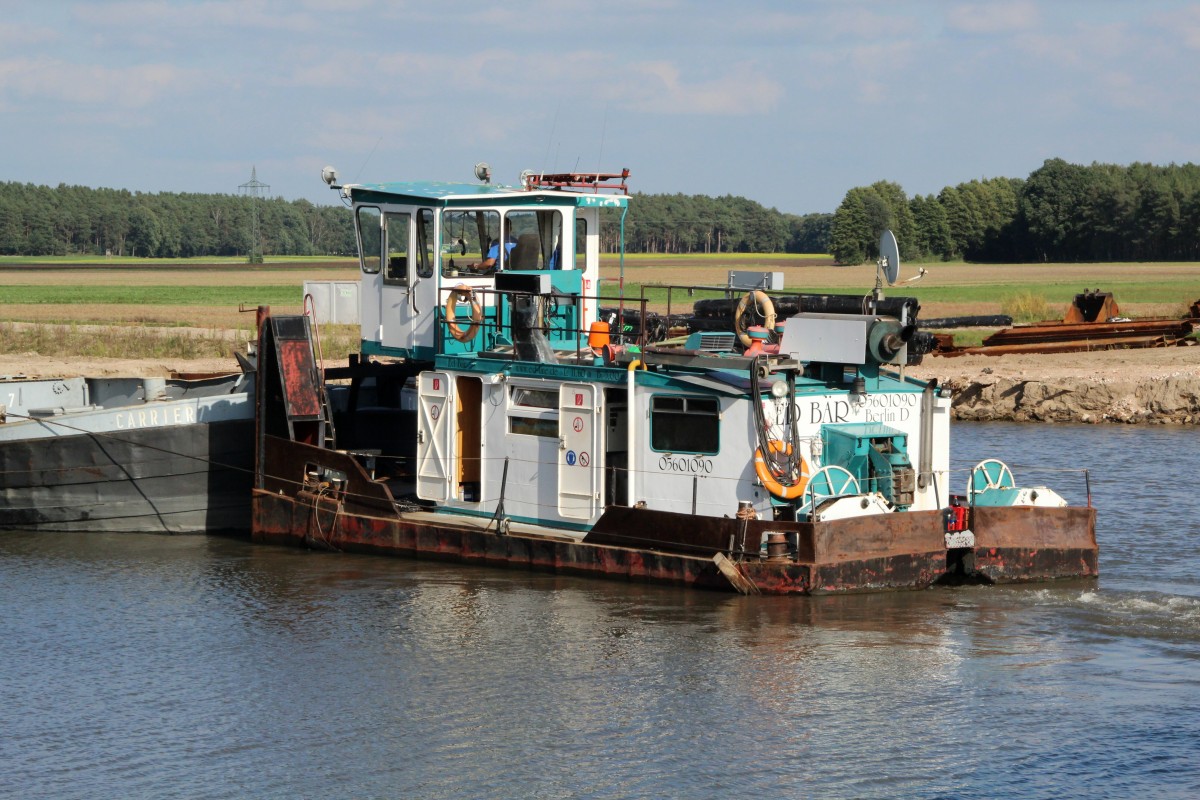 Schubboot Ed Bär (05601090 , 11,60 x 5m) am 24.09.2015 auf dem EHK im Baustellen-Einsatz.