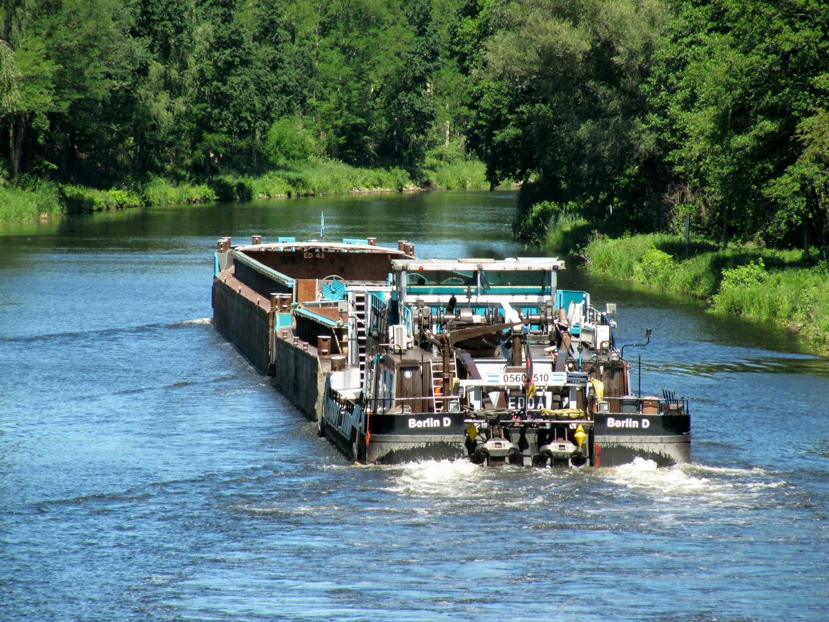 Schubboot EDDA (05609510 , 25,66 x 8,19m) schob am 23.06.2020 zwei Leichter im ODER-HAVEL-KANAL bei Pinnow zu Berg.