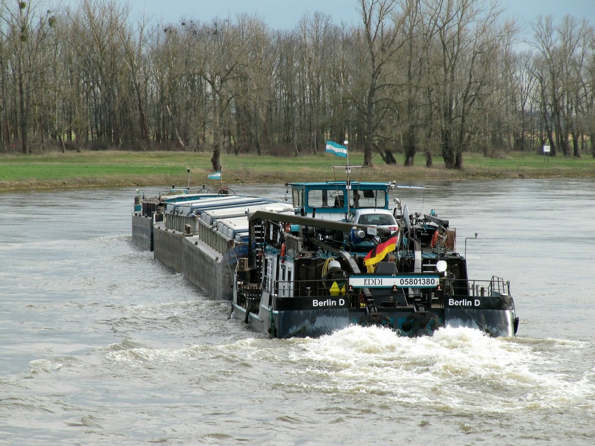 Schubboot Eddi (05801380 , 25,65 x 8,18m) schob am 09.03.2020 drei Leichter zwischen der Stadt Elster und dem Fluss-km 199 auf der Elbe zu Berg.