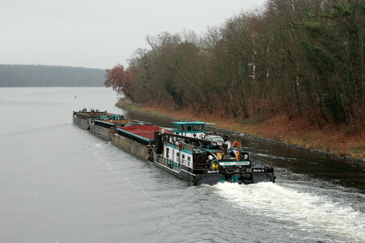 Schubboot  EDDI  (05801380 , 25,65 x 8,18m) am 09.01.2021 im  SACROW-PARETZER-KANAL Höhe Nedlitz / Großes Horn auf Bergfahrt.