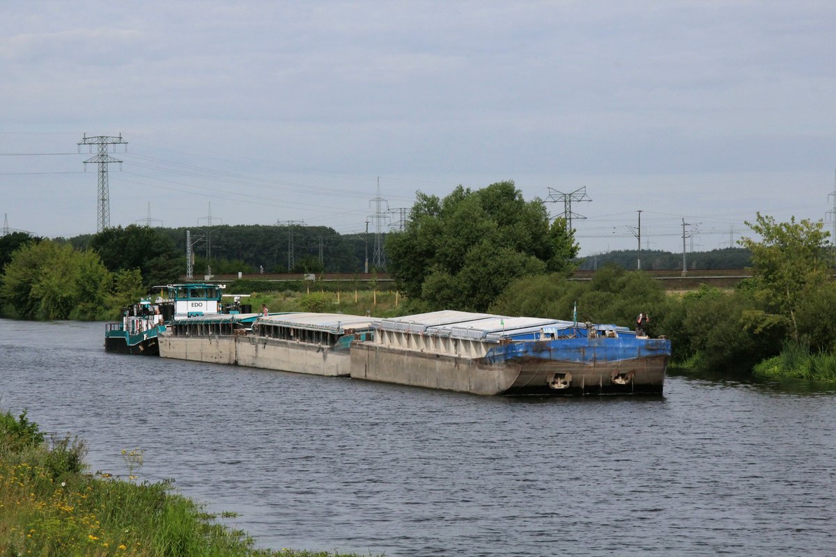 Schubboot  EDO (05608640 , 23,21 x 8,19m) der Reederei ED LINE schob am 28.07.2020 drei Leichter von je 32,50m im Havelkanal bei Schönwalde zu Berg.