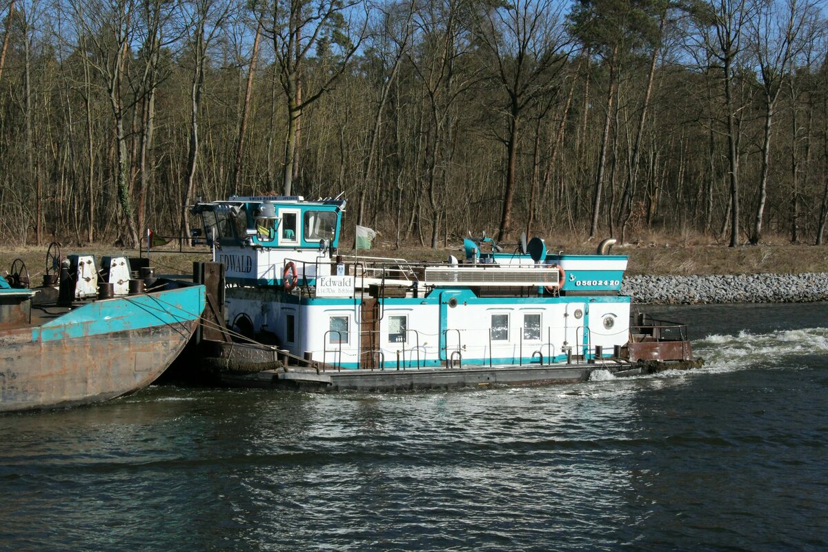 Schubboot  EDWALD  (05602420 , 14,70 x 8,16m)  am 07.03.2022 im  ELBE-HAVEL-KANAL  zw. dem Wendsee und der Schleuse Wusterwitz in Fahrt.