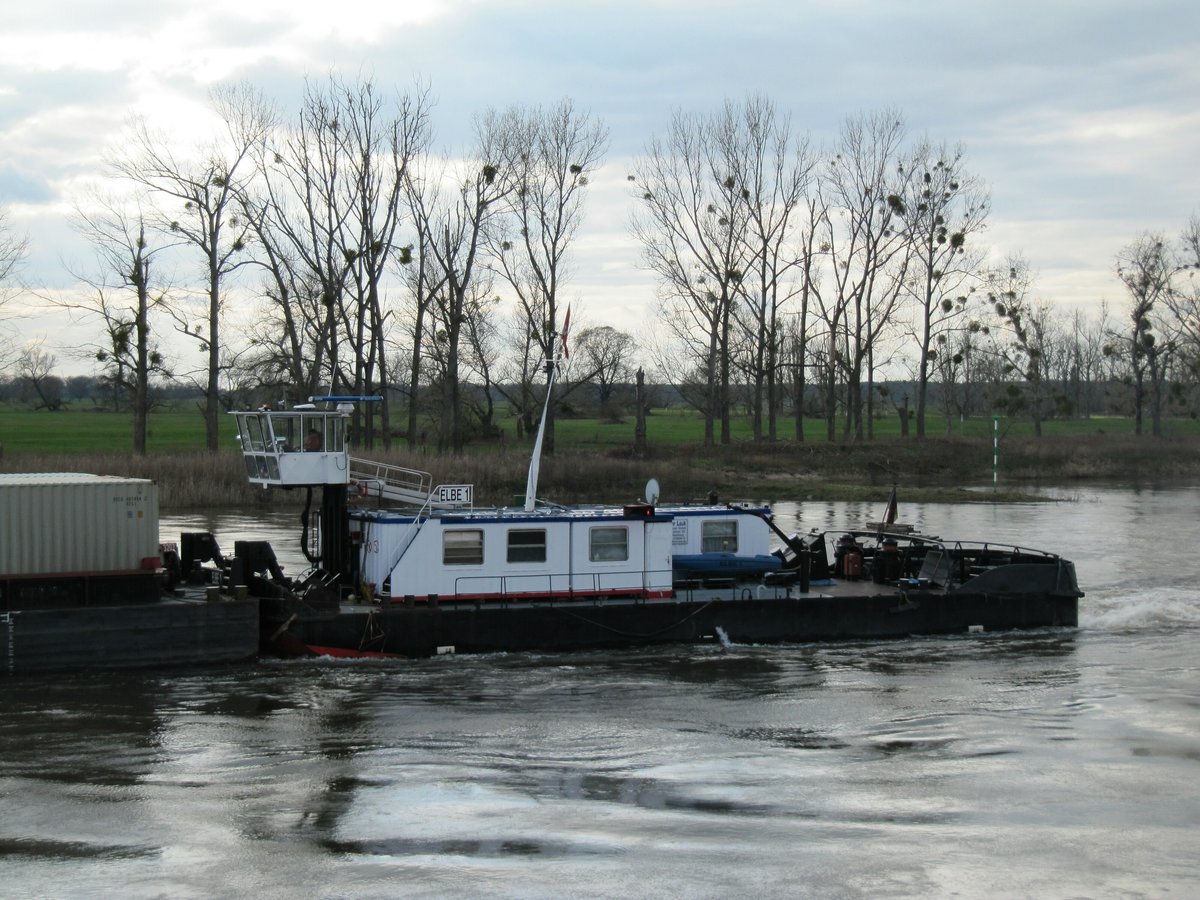 Schubboot Elbe 1 (32200687 , 27,22 x 8,79m) am 09.03.2020 bei Elster auf Elbe-Bergfahrt.