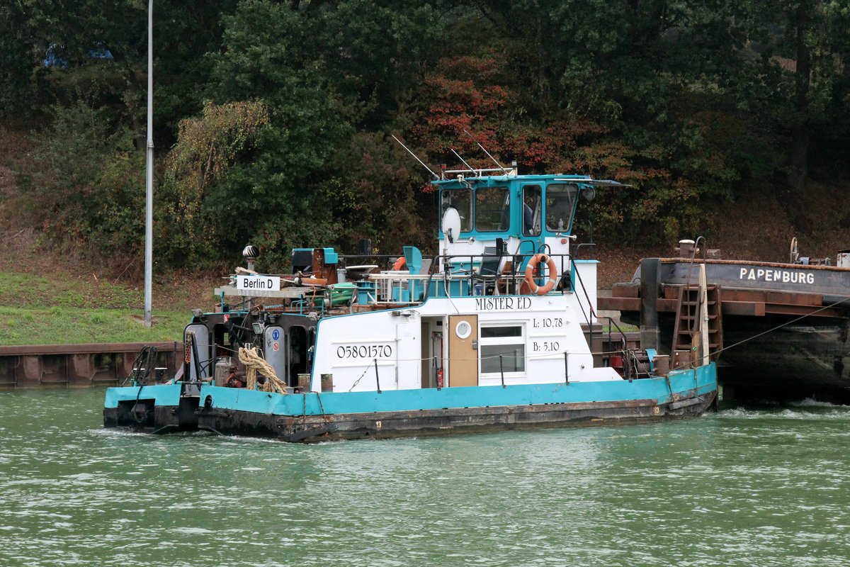 Schubboot  MISTER ED  (05801570 , 10,78 x 5,10m) am 30.09.2020 im Dortmund-EMS-Kanal bei Bergeshövede.