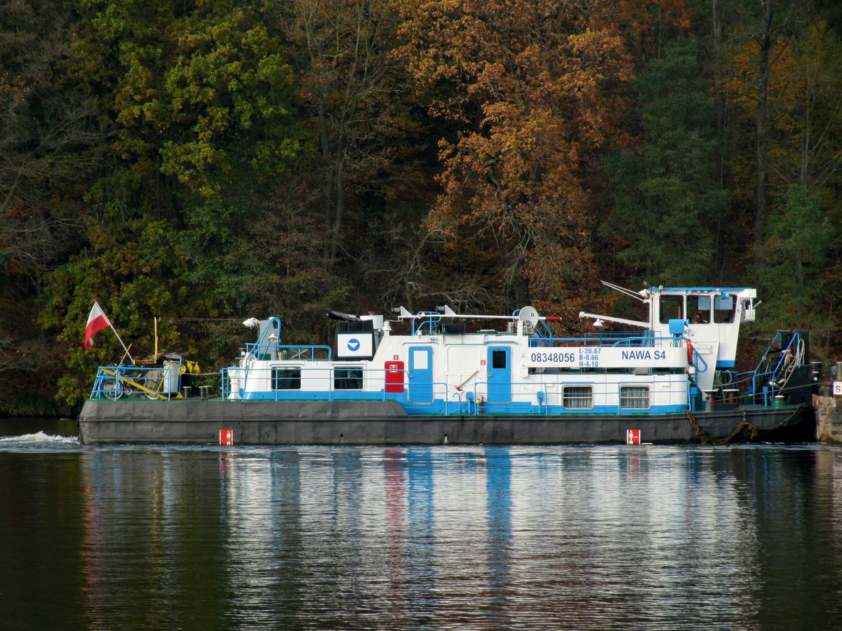 Schubboot Nawa S4 (08348056 , 20,67 x 8,66m) am 10.11.2016 im Griebnitzsee auf Bergfahrt.