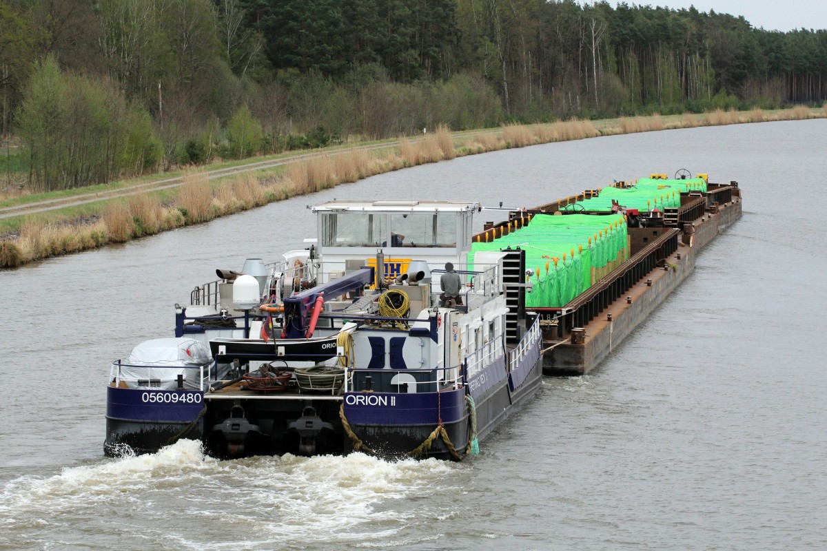 Schubboot Orion II (05609480 , 25,22 x 8,16m) schob am 25.04.2015 drei Schubleichter im EHK (Elbe-Havel-Kanal) bei Kader Schleuse Richtung Schleuse Wusterwitz / Brandenbg./Havel / Berlin.