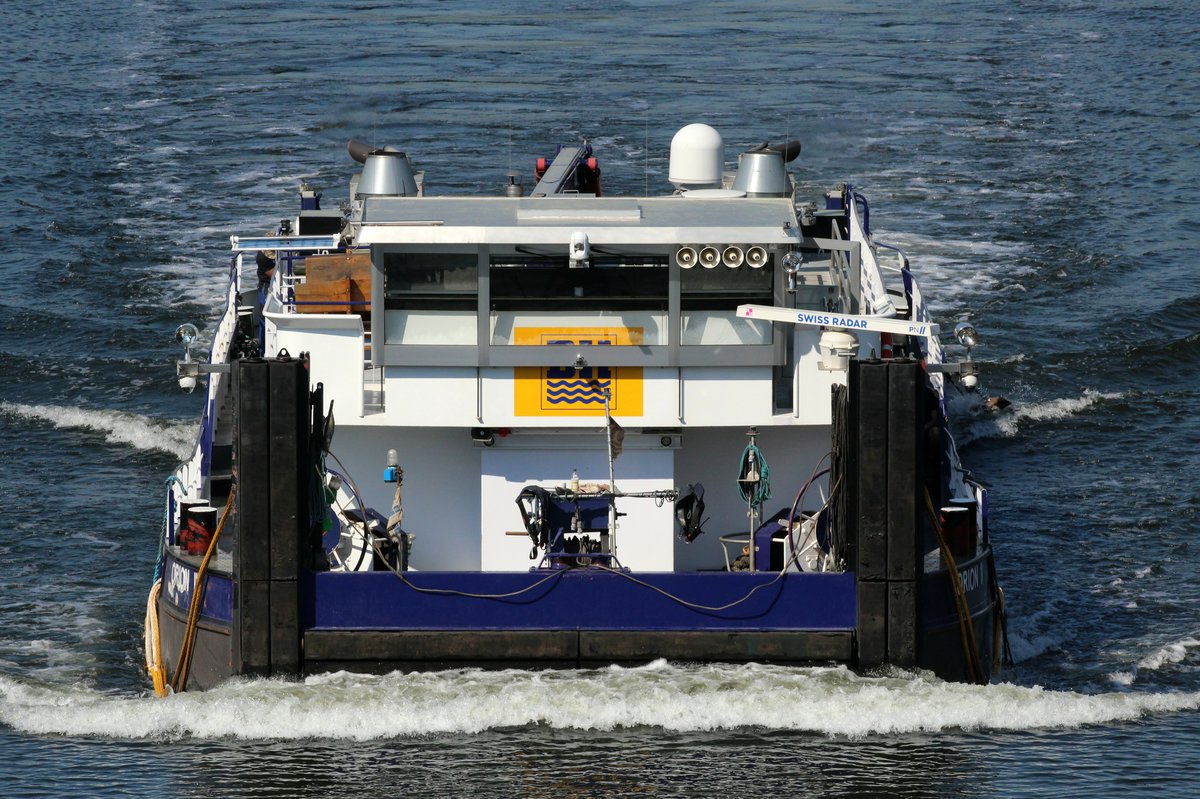 Schubboot Orion II (05609480) , Frontalansicht , am 19.05.2017 auf der Spree in Berlin-Charlottenburg zu Berg. 