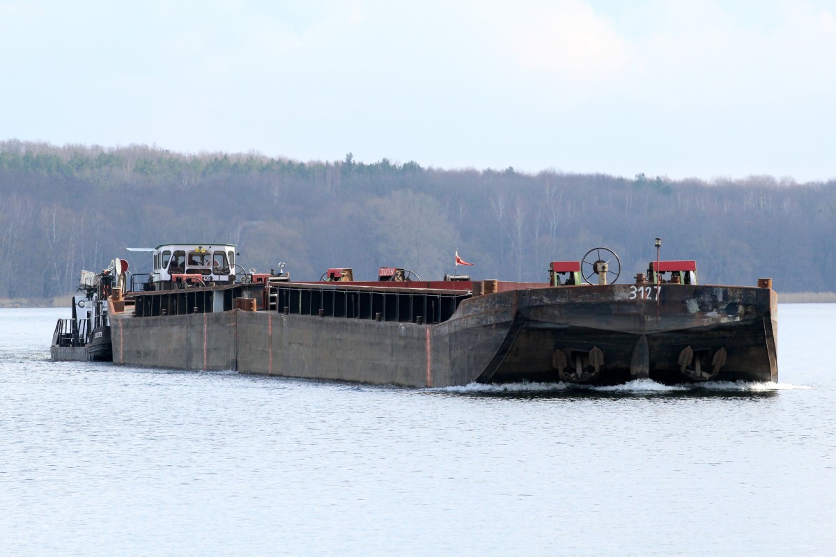 Schubboot SCH 2329 (05604490 , 14 x 8,16m) schob am 07.03.2016 zwei SL im Jungfernsee / UHW Richtung Westen / Brandenburg a.d. Havel.