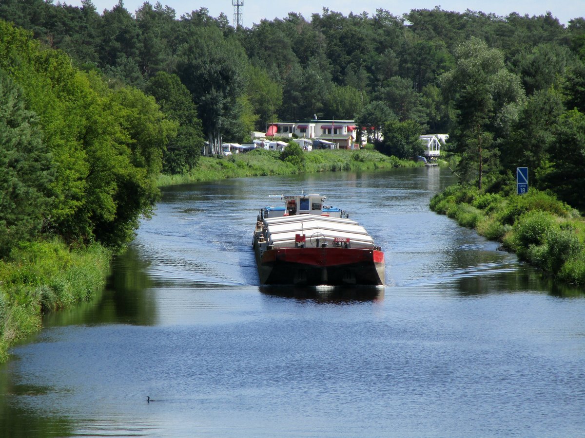 Schubboot  SCH 2408 (05602690 , 16,49 x 8,15m) am 14.07.2020 im  TELTOWKANAL  zw. Dreilinden und Albrechts Teerofen auf Talfahrt.